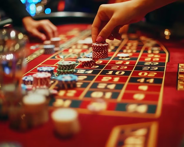 sapitoto mobile displaying Red Tiger Fortune Tiger slot game with spin button and balance display